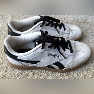 Reebok women’s off White and Black Sneakers with Gum Sole. Size 8